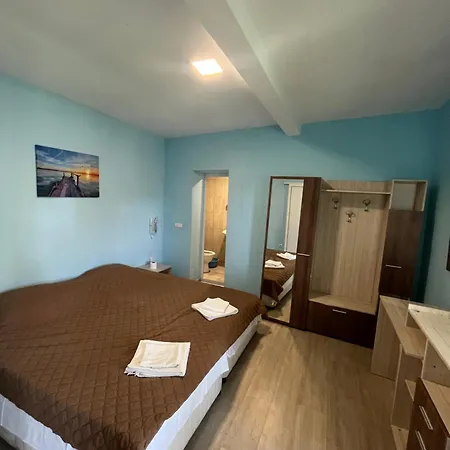 Къмпинг Lux *